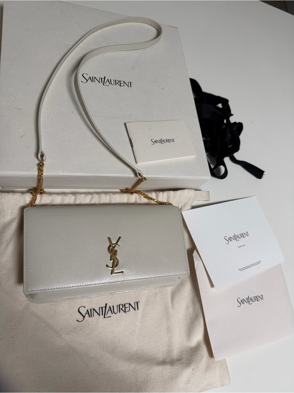 Yves Saint Laurent White Leather Chain bag/ phone holder with Gold YSL Logo - Picture 2 of 16
